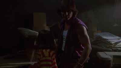 - Ozzie, come here.
- I ain't goin' in that dark corner. - Leprechaun