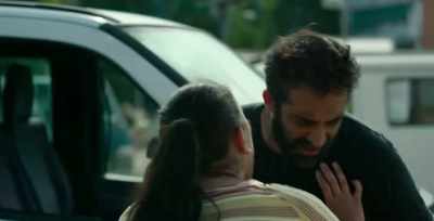 Paco, let her go! Please! - Carmen & Lola