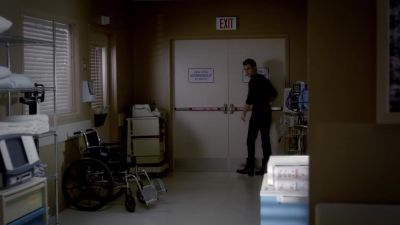 Paging Dr. bender. - The Vampire Diaries