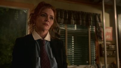‐ [panting]
Gert. Tranq her! - Marvel's Runaways