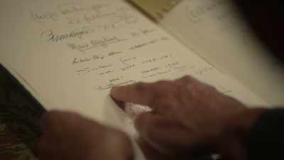 - [Paolo] Hemingway.
- [Levy] ...Hemingway." - The Reluctant Traveler with Eugene Levy