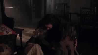 - Papa, Papa, you're back!
- Where's Demelza? - Poldark