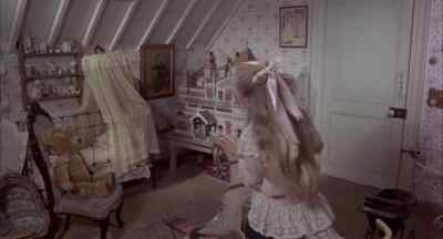 ¶ [SINGS] - Whoever Slew Auntie Roo?