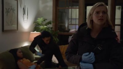 Paramedics.
Anyone home? - Chicago Fire