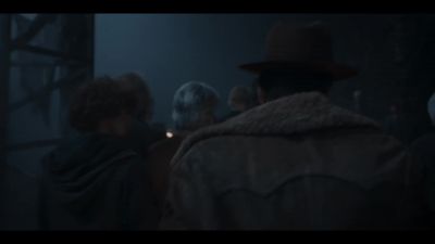 Pardon me, excuse me, coming through. - His Dark Materials