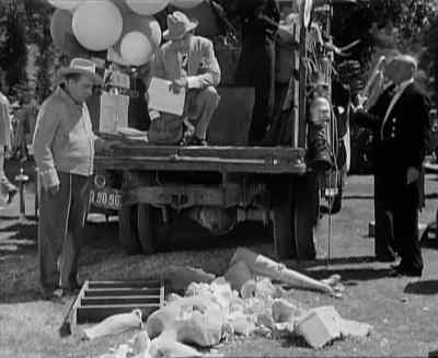 Pardon me, ma'am. - Hellzapoppin'