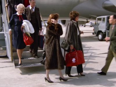 - Pardon me. Mrs. Ewing?
- Yes. - Dallas