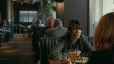 - Pardon me?
- What if I... talk? - Tin Star
