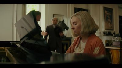 -Pardon the interruption,
Miss Nygaard.
-♪ (SONG STOPS) ♪ - Perry Mason