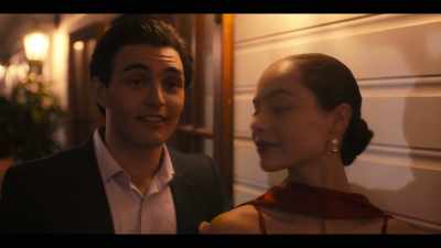 Paris certainly agrees with Camille,
don't you think? - Dive Club