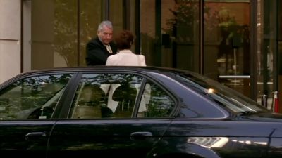 - Parking, sir? - Hustle
