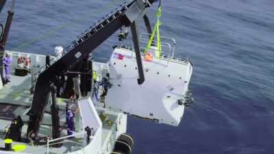 Parks: This dive is
completed, the sub's
pulled in, - Back to the Titanic