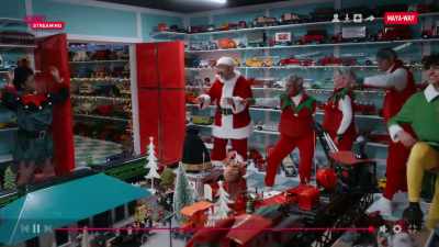 (participants cheering) - Holiday Road