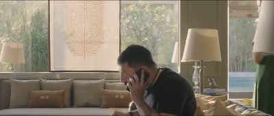 Parvathy! Hello!
I said, don't open the door. - Chekka Chivantha Vaanam