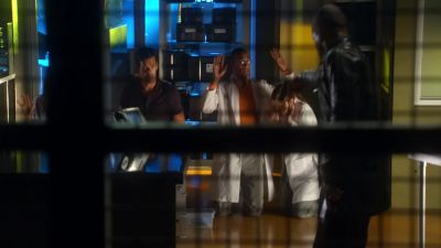 Pass me the box. - CSI: Miami