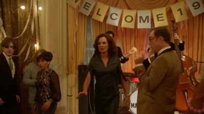 PAT: ♪ Oh, how I need
to hold you tight ♪ - Ms Fisher's Modern Murder Mysteries