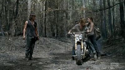 Patch yourself up. - The Walking Dead