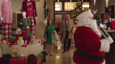 (patrons chatter) - Christmas 9 to 5