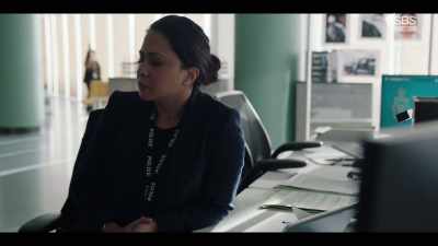 PC Knott has got some
evidence files for me - DI Ray