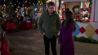 [peaceful Christmas music playing] - Christmas at the Drive-In