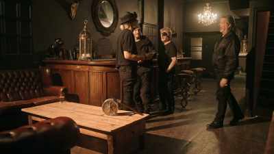 -Peck, and you're right.
I don't like the warehouse. - Renegades