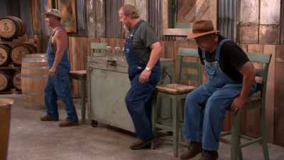 Peg, leo, big mike, - Moonshiners: Master Distiller