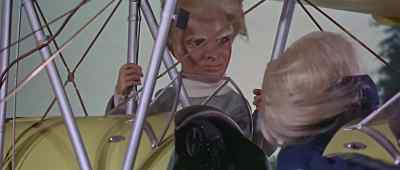 Penelope, throttle back. - Thunderbird 6