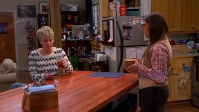 Penny, I really want to eat this banana... - The Big Bang Theory