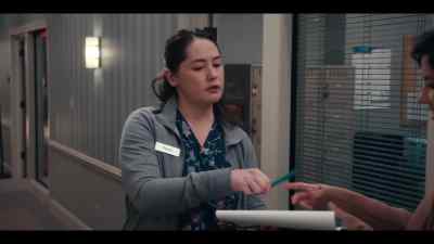 - Penny, this is Charles's niece, Julie.
- Hi. - A Man on the Inside