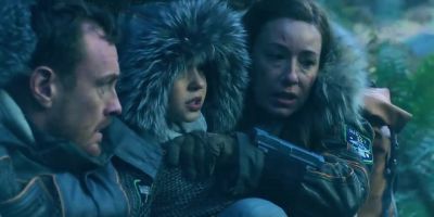 [Penny, signal distorted]
Mom-- Where are you? - Lost in Space