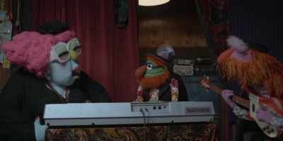 (PENNY VOCALIZING BADLY) - The Muppets Mayhem