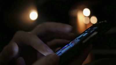 (pensive digital music) - I'm always on my phone - Screened Out