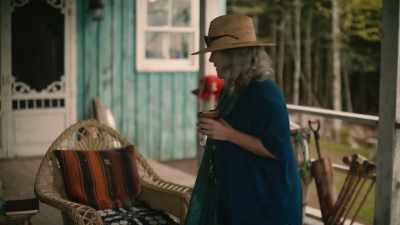 - People change.
- (chuckles) we're not people. - Moonshine