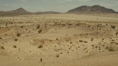 (people chanting in Spanish) - Fear the Walking Dead