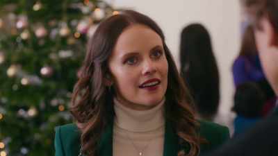 (people chattering) - Christmas in Notting Hill