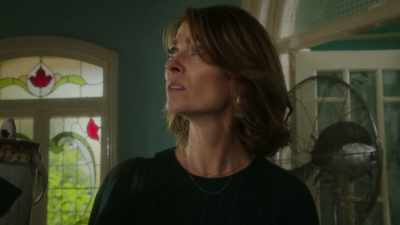 [people chattering] - Five Bedrooms