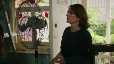 [people chattering] - Five Bedrooms