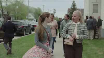 [♪♪♪]
[people chatting] - Abducted by My Teacher: The Elizabeth Thomas Story
