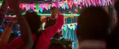- [people cheering]
- [afrobeat music playing] - Christmas in Lagos