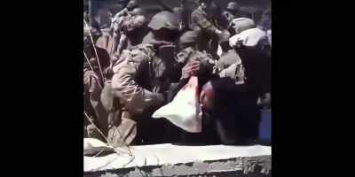 [people clamoring] - Escape from Kabul