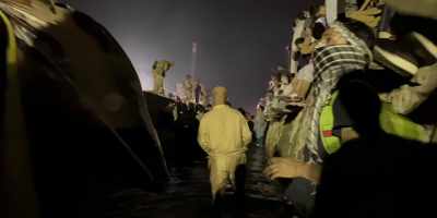 [people clamoring] - Escape from Kabul