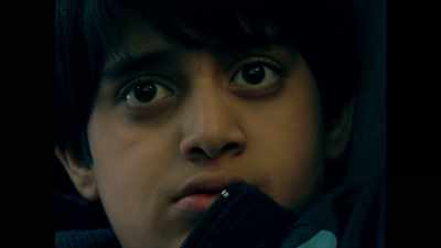 People were crowding.
There was no room to move. - Hijacked: Flight 73
