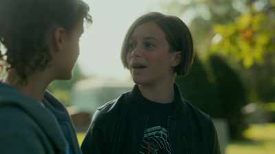 People don't notice
'cause you're quiet, - Paper Girls