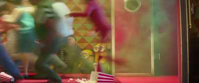 [people groaning, coughing
and screaming] - Minions: The Rise of Gru