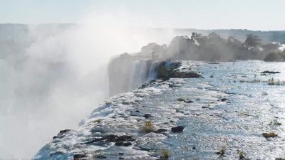 People here call it Mosi-oa-Tunya, - A World of Calm