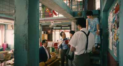 People in power
need someone like that. - The Confidence Man JP - The Movie -