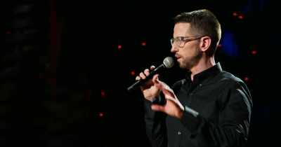 People in the South on the same truck - Neal Brennan: 3 Mics