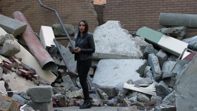 People were just about to move in. - Supergirl