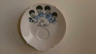People know that Susan Bear and
the Beatles, we're the same. - I Used to Be Normal: A Boyband Fangirl Story