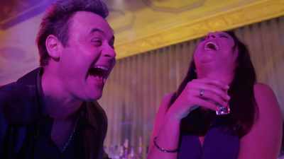 (people laughing)
(cacophony) - Informer 3838